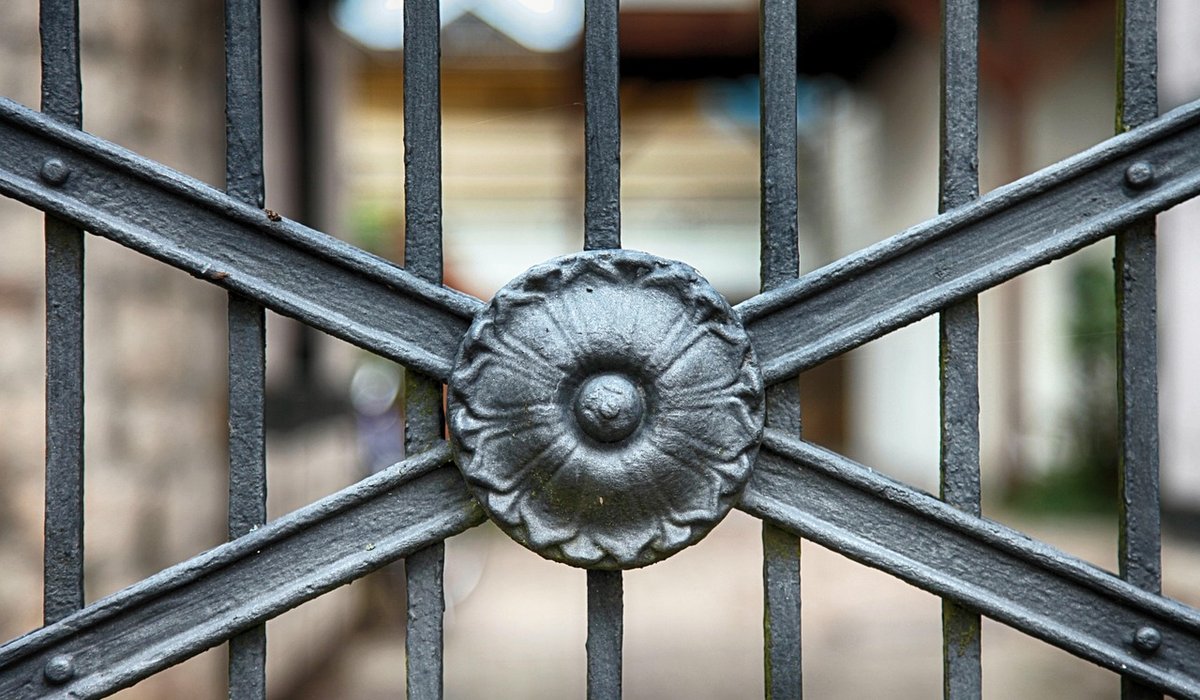 Creating a Cottage Garden Look with Gates