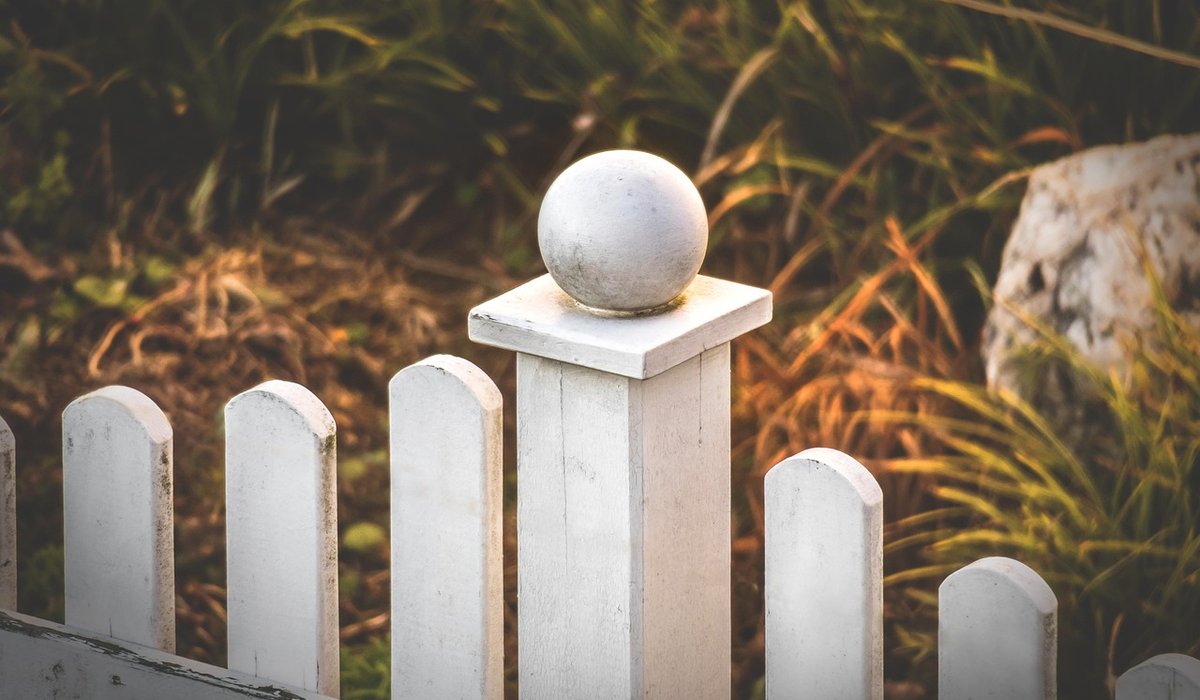 Fencing Styles That Pair Well with Garden Gates