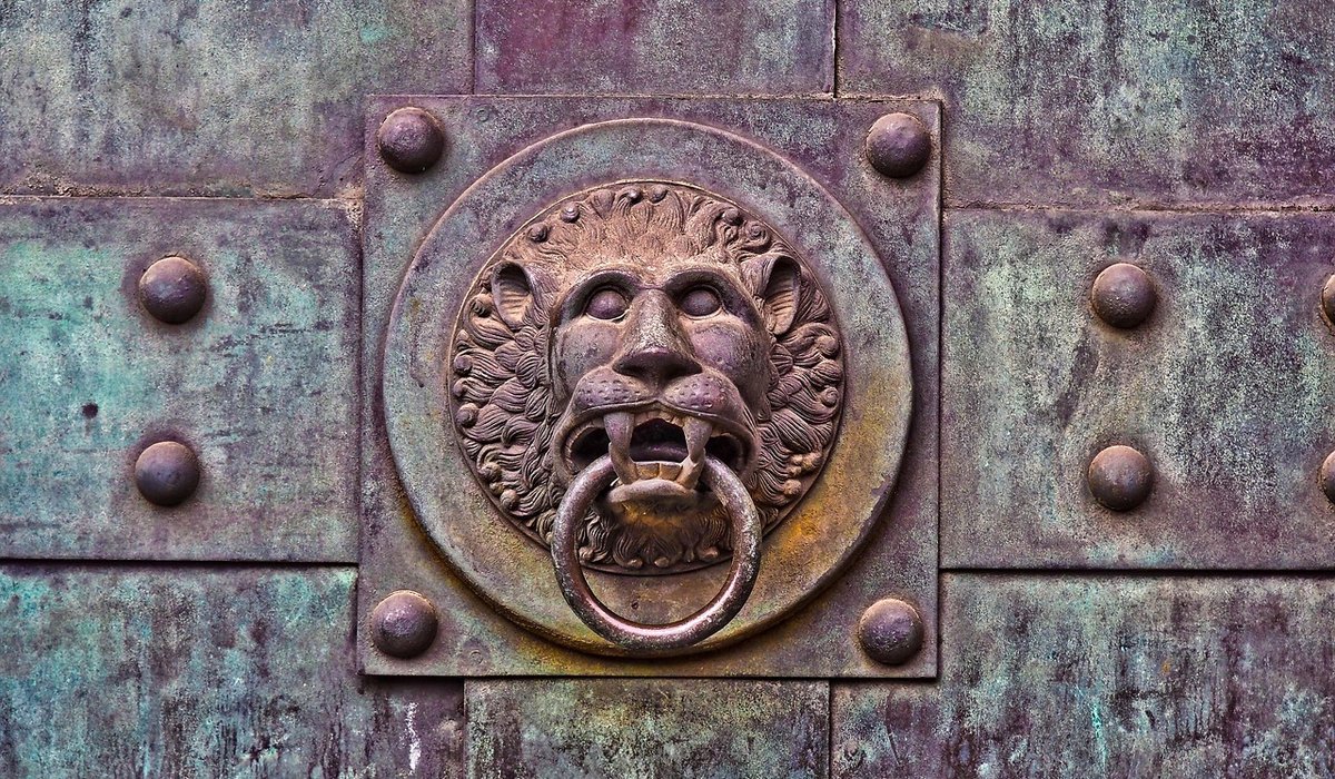 Security Features to Look for in Driveway Gates
